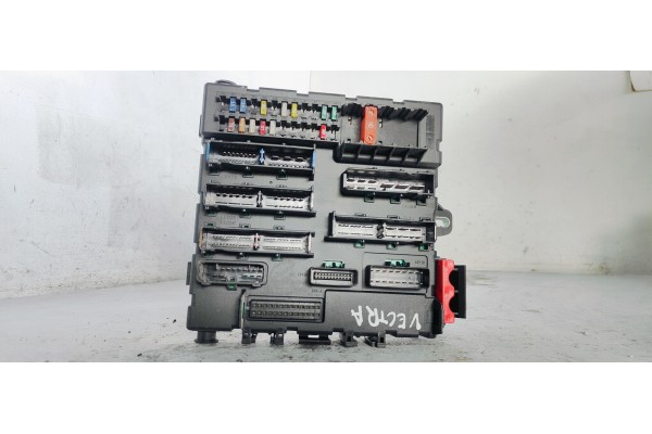 Recambio de caja reles / fusibles para opel vectra c berlina comfort referencia OEM IAM 13170892  