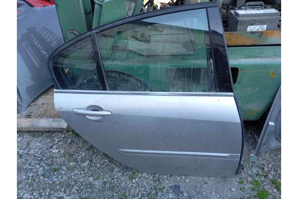 Recambio de puerta trasera derecha para renault laguna iii 2.0 dci referencia OEM IAM   