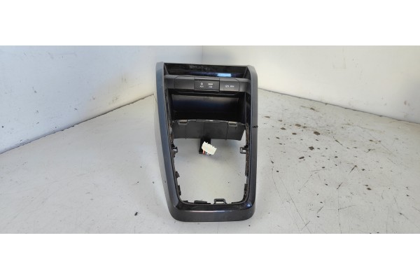 Recambio de moldura para kia rio (yb) edition 7 referencia OEM IAM 84635H8000  