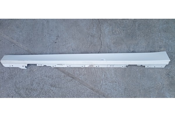 Recambio de faldon lateral para bmw serie 3 lim. (f30) 2.0 turbodiesel referencia OEM IAM   