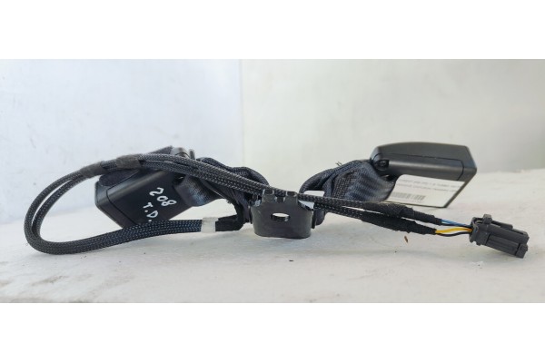 Recambio de enganche cinturon trasero central para peugeot 208 (p2) 1.2i turbo 100 fap referencia OEM IAM   