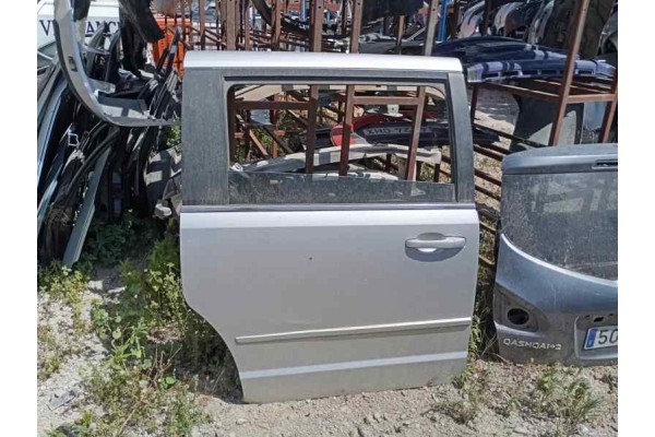 Recambio de puerta trasera derecha para chrysler grand voyager limited referencia OEM IAM   