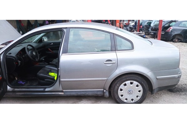 Recambio de puerta trasera izquierda para volkswagen passat berlina (3b3) 1.9 tdi referencia OEM IAM   