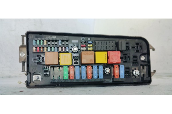 Recambio de caja reles / fusibles para opel vectra c berlina comfort referencia OEM IAM 13170900  