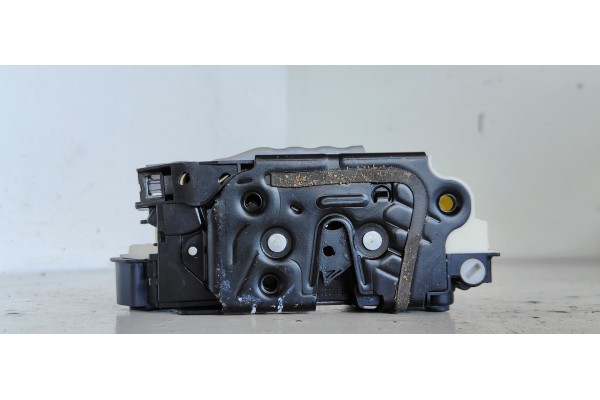 Recambio de cerradura puerta trasera izquierda para skoda octavia combi (5e5) ambition referencia OEM IAM 5E0839015  