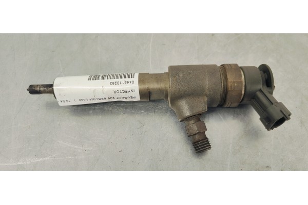 Recambio de inyector para peugeot 206 berlina look referencia OEM IAM 0445110252  