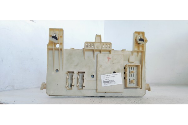 Recambio de caja reles / fusibles para mazda 3 berlina (bk) 2.0mzcd 143 fap referencia OEM IAM BP8F66730G  