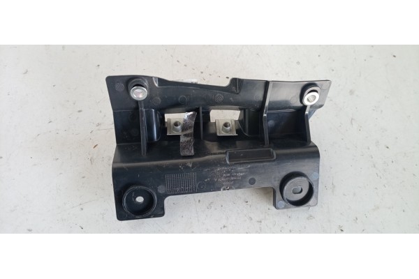 Recambio de moldura para jaguar f-pace 2.0 diesel cat referencia OEM IAM RHHK8324116A  