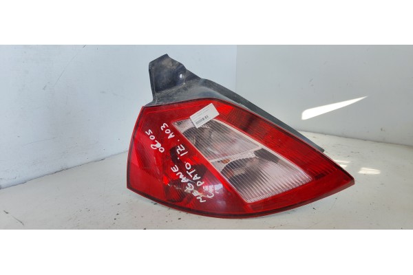 Recambio de piloto trasero izquierdo para renault megane ii berlina 5p confort dynamique referencia OEM IAM 8200073236  