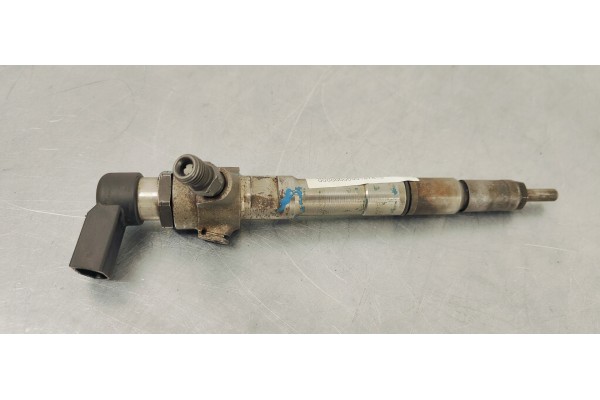 Recambio de inyector para seat ibiza iv berlina 1.6 tdi 90 fap referencia OEM IAM 03L130277B  