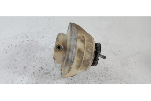 Recambio de soporte motor derecho para bmw serie 5 berlina (e60) 535d referencia OEM IAM RM677462002  