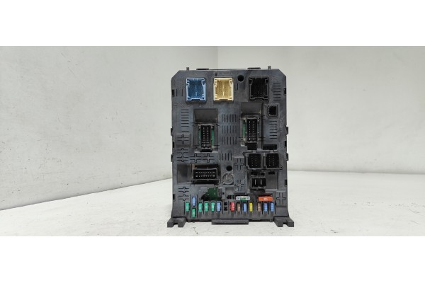 Recambio de caja reles / fusibles para citroen c4 picasso 2.0 hdi fap referencia OEM IAM 281164872  