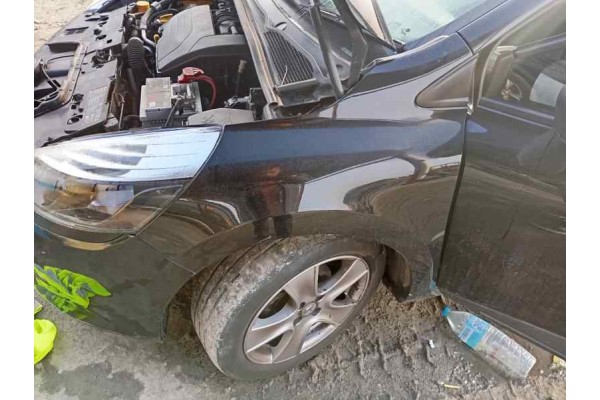 Recambio de aleta delantera izquierda para renault clio iv 1.2 referencia OEM IAM   