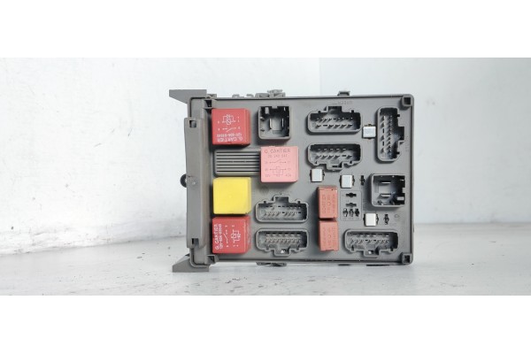 Recambio de caja reles / fusibles para renault laguna ii (bg0) 1.9 dci diesel referencia OEM IAM 8200004201E  