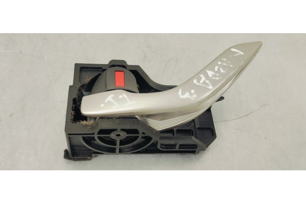 Recambio de maneta interior trasera izquierda para mazda 3 lim. () 2.0 i 120 referencia OEM IAM T8315  