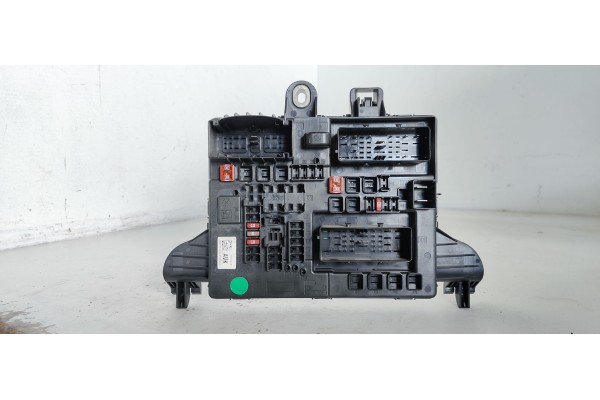 Recambio de caja reles / fusibles para opel insignia berlina edition referencia OEM IAM 529050199  