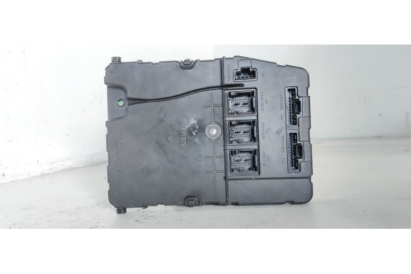 Recambio de caja reles / fusibles para renault scenic ii grand confort dynamique referencia OEM IAM 8200412548  