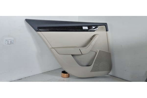Recambio de guarnecido puerta trasera izquierda para skoda octavia combi (5e5) 1.6 tdi dpf referencia OEM IAM   