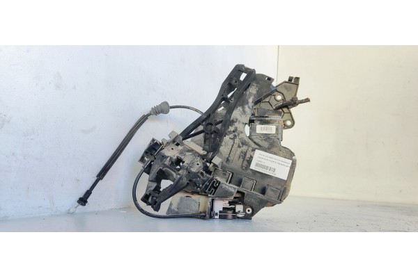 Recambio de cerradura puerta trasera derecha para volvo s40 berlina 2.4i momentum referencia OEM IAM 30699112  