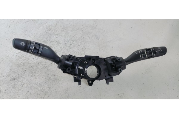 Recambio de mando multifuncion para hyundai tucson sle 2wd referencia OEM IAM 93403D3952  