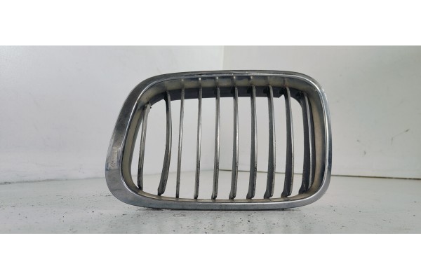 Recambio de rejilla paragolpes delantero para bmw serie 5 berlina (e60) 525i referencia OEM IAM 10627110  