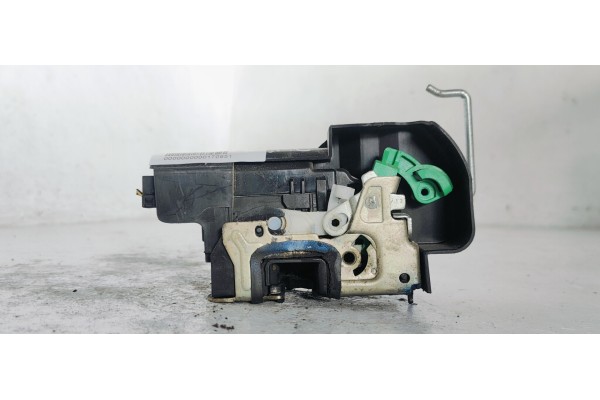 Recambio de cerradura puerta trasera derecha para dacia duster 1.5 dci referencia OEM IAM 825020966R  