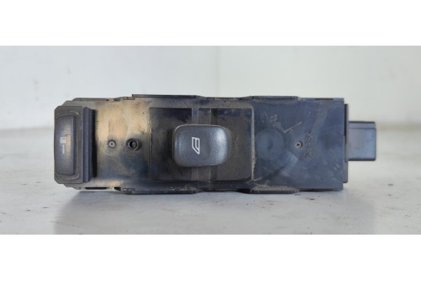 Recambio de mando elevalunas trasero derecho para volvo s60 berlina d5 referencia OEM IAM 8682837  