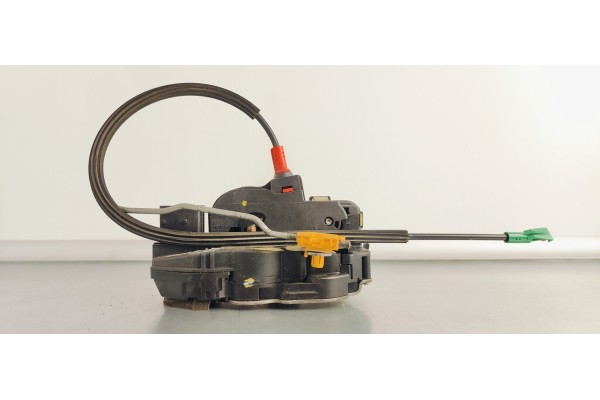 Recambio de cerradura puerta trasera derecha para opel zafira tourer 2.0 cdti 130 fap referencia OEM IAM   