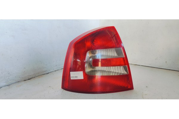 Recambio de piloto trasero izquierdo para skoda octavia berlina (1u2) referencia OEM IAM   