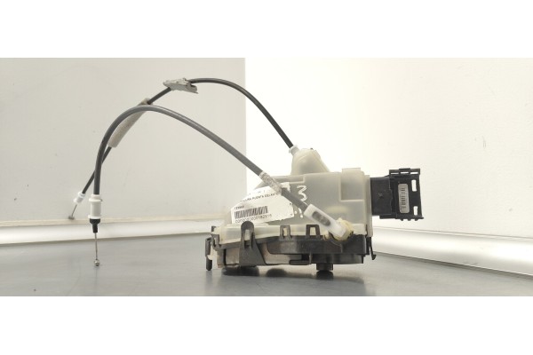 Recambio de cerradura puerta delantera derecha para citroen c3 1.2i 82 referencia OEM IAM 123980  