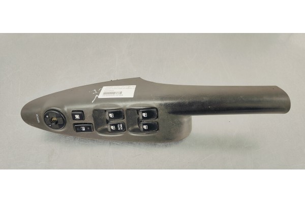 Recambio de mando elevalunas delantero izquierdo para hyundai tucson (jm) 2.0 crdi cat referencia OEM IAM 935702E200  
