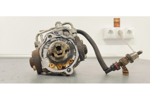 Recambio de bomba inyeccion para toyota corolla verso (r1) referencia OEM IAM 221000R020  