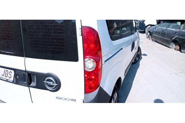 Recambio de piloto trasero derecho para opel combo d 1.3 16v cdti referencia OEM IAM   