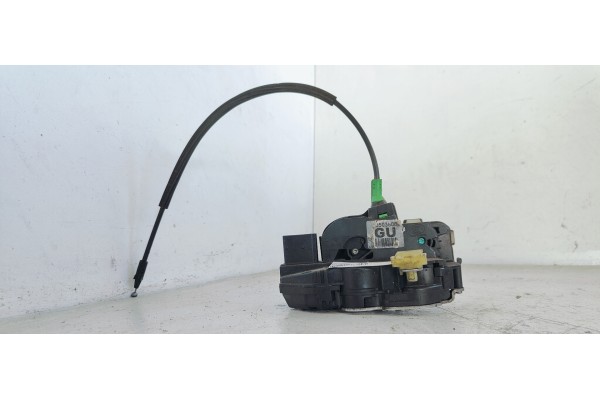Recambio de cerradura puerta trasera derecha para opel insignia berlina edition referencia OEM IAM 13503808  