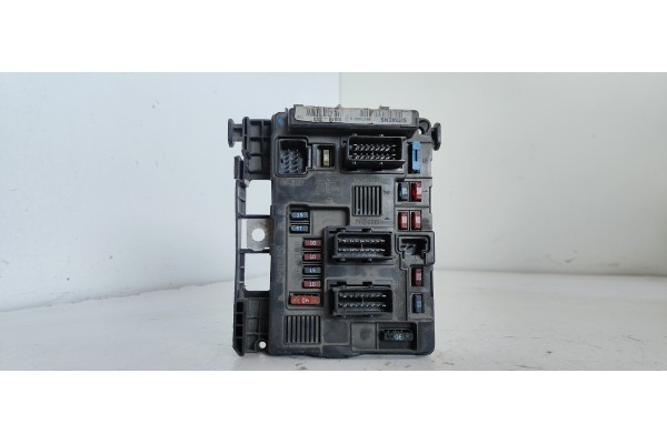 Recambio de caja reles / fusibles para citroen berlingo 1.9 diesel referencia OEM IAM 9643498860  
