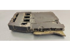 Recambio de caja reles / fusibles para renault scenic ii emotion referencia OEM IAM 8200309690  