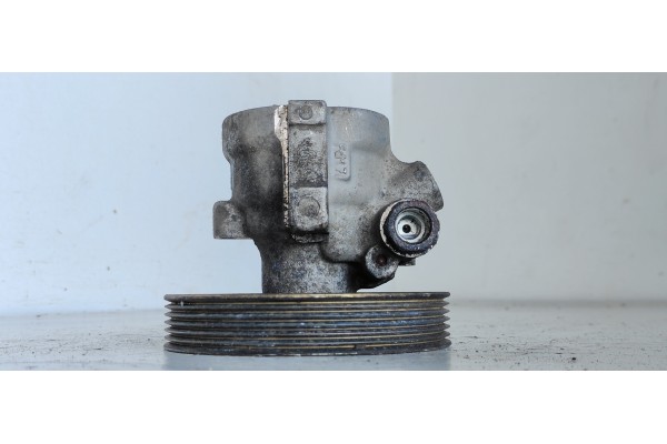 Recambio de bomba direccion para peugeot 206 berlina 1.4 referencia OEM IAM 9636868880  