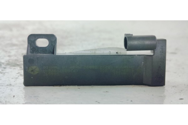 Recambio de amplificador de antena para lancia thema 3.0jtd 240 fap referencia OEM IAM 68071978AA  