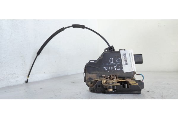 Recambio de cerradura puerta delantera derecha para skoda octavia berlina (1u2) 1.9 sdi referencia OEM IAM   
