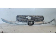 Recambio de rejilla delantera para peugeot 206 berlina xr referencia OEM IAM   