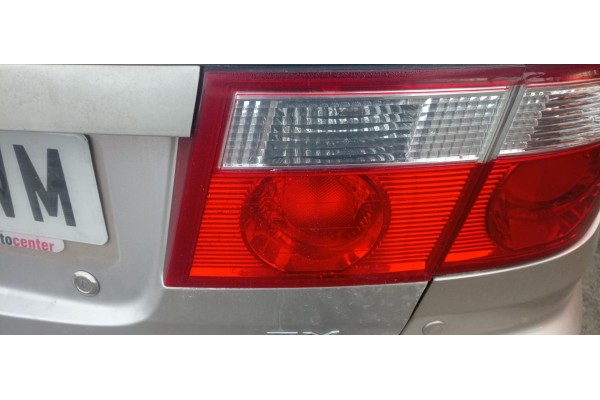 Recambio de piloto trasero derecho interior para kia carens 2.0 crdi ex monovolumen referencia OEM IAM   