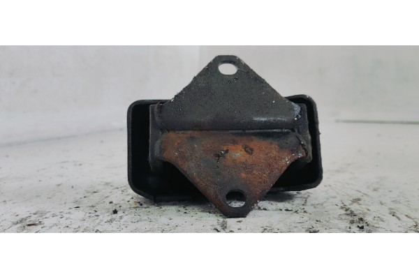 Recambio de soporte motor para mitsubishi l 200 (ka0/kb0) raging bull referencia OEM IAM MR992670  