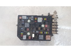 CAJA RELES / FUSIBLES 39040853 