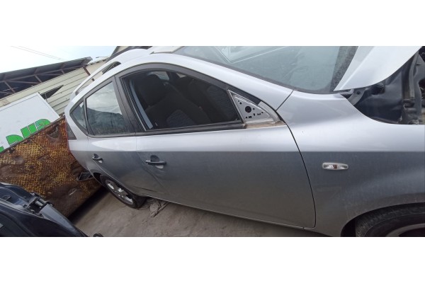 Recambio de puerta delantera derecha para kia cee´d sporty wagon 1.6 crdi cat referencia OEM IAM   