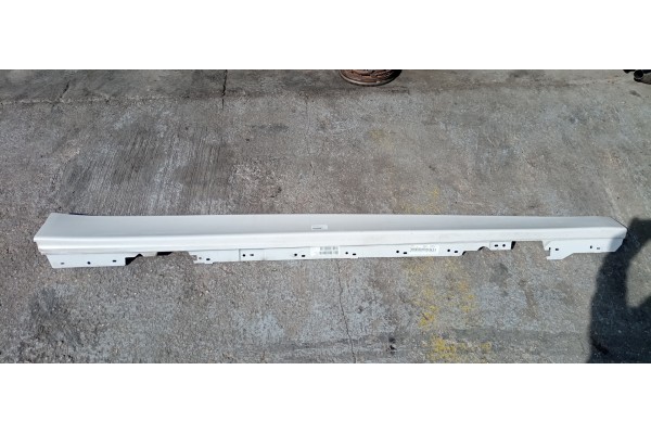 Recambio de faldon lateral para bmw serie 3 lim. (f30) 2.0 turbodiesel referencia OEM IAM   