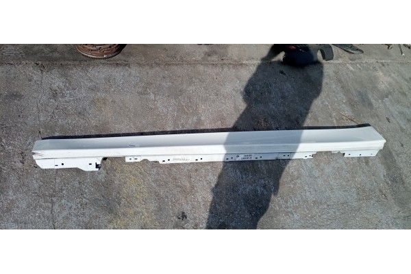 Recambio de faldon lateral para bmw serie 3 lim. (f30) 2.0 turbodiesel referencia OEM IAM   