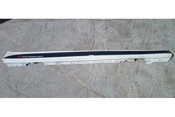 Recambio de faldon lateral para bmw serie 3 lim. (f30) 2.0 turbodiesel referencia OEM IAM   