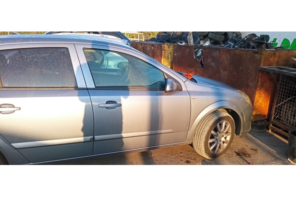 Recambio de puerta delantera derecha para opel astra h berlina 1.7 16v cdti referencia OEM IAM   