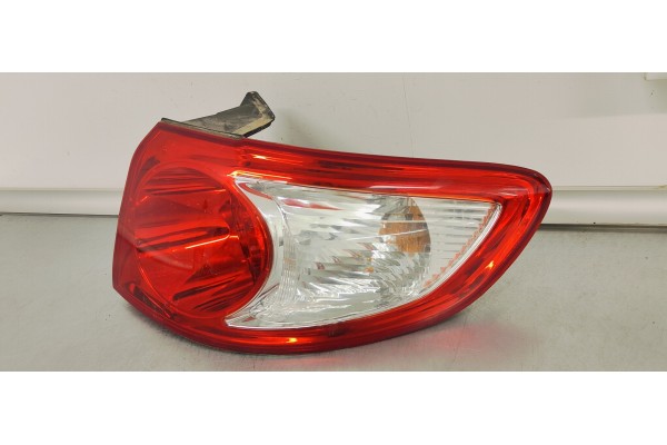 Recambio de piloto trasero derecho para hyundai santa fe (bm) 2.2 crdi style 4x4 referencia OEM IAM 924022B000  