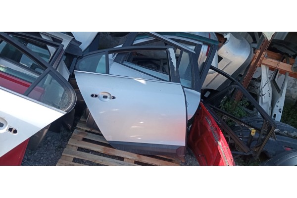 Recambio de puerta trasera derecha para renault fluence dynamique referencia OEM IAM   